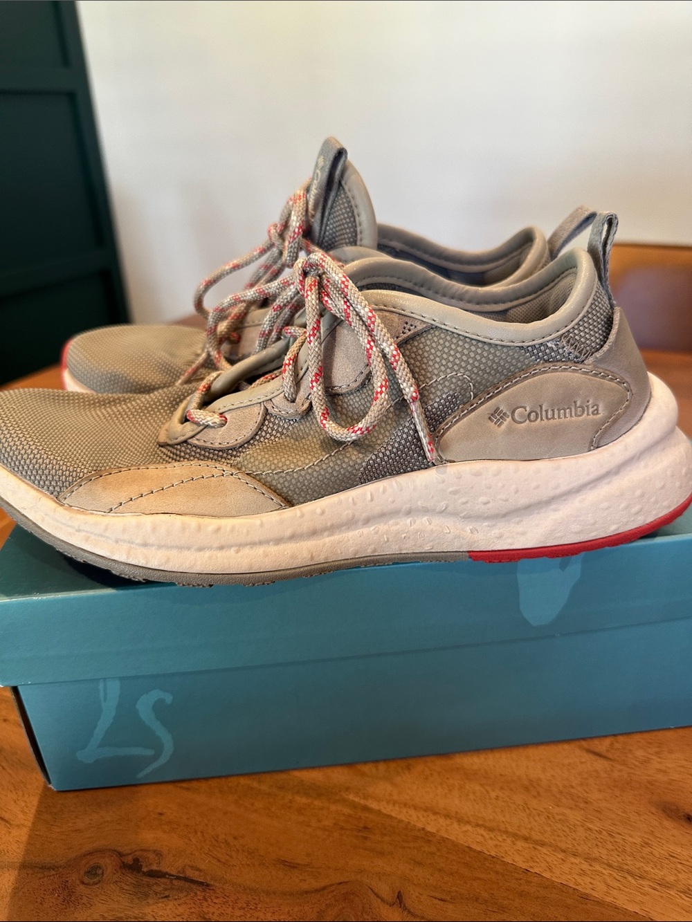 Columbia Womens Grey and Pink Accent Lace-Up Sneakers